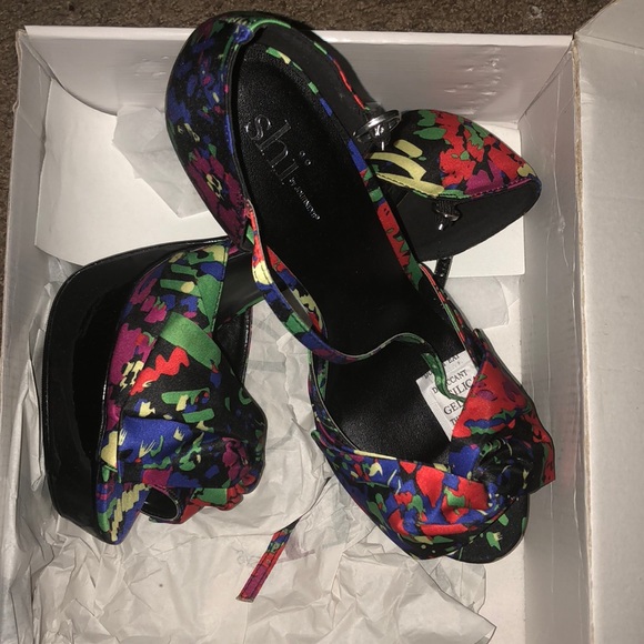 Heels - Picture 3 of 6